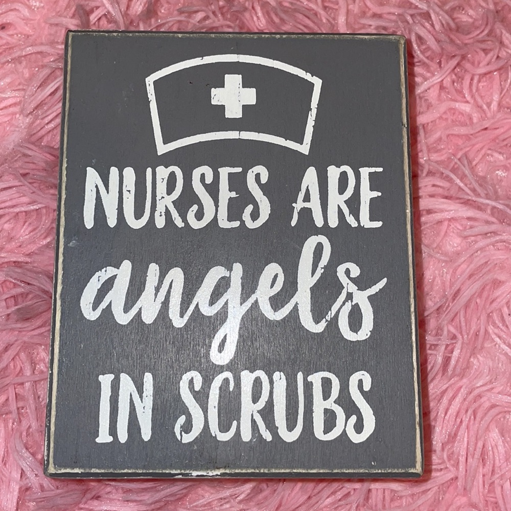 10/$35❤️🏷️Nurses are angels in scrubs small wooden accessory scrubs medical